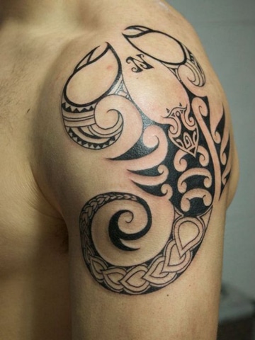 tatuajes de escorpiones para hombres brazo