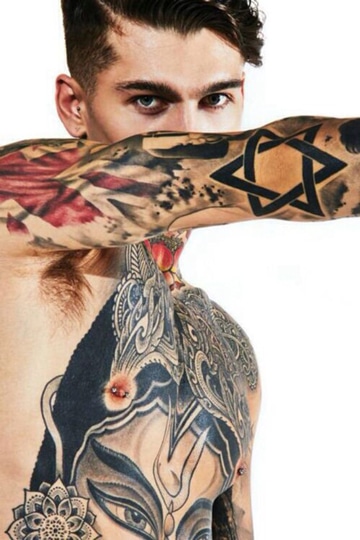 tatuajes de estrellas en el codo para hombres
