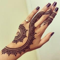 Lo efimero y la variedad de los tatuajes de henna faciles