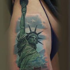 Tatuajes de la estatua de la libertad para hombres