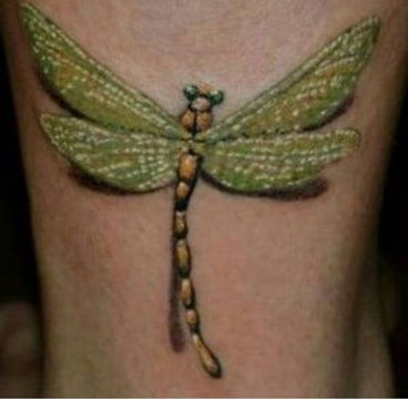 tatuajes de libelulas en 3d verde