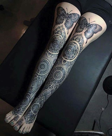 tatuajes de mariposas en la pierna negra