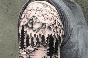 Radiantes y originales tatuajes de paisajes en el brazo
