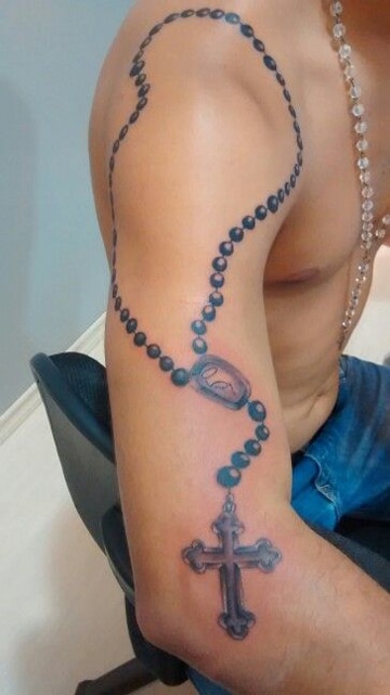 tatuajes de rosarios en el brazo para hombre