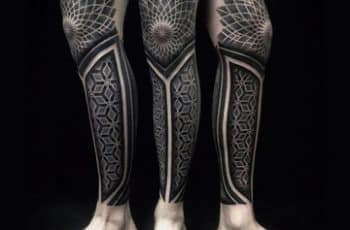 La elegancia de los tatuajes de tribales en la pierna