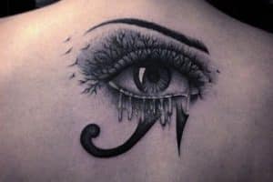 tatuajes del ojo de horus llorando