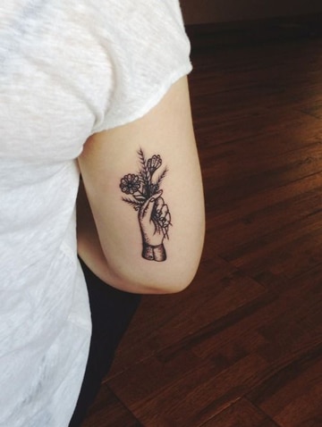 tatuajes detras del brazo para mujer