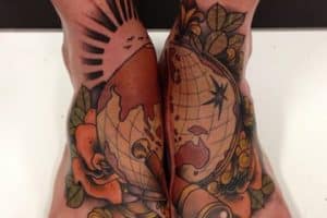tatuajes en los pies para hombres globo terraqueo