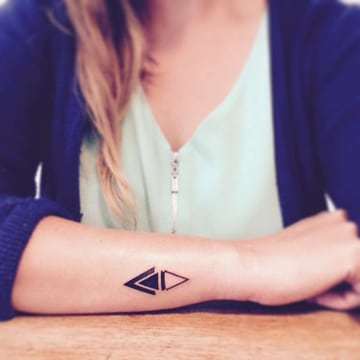 tatuajes sencillos para mujer triangular