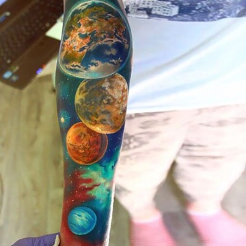 tatuajes coloridos para hombres del espacio