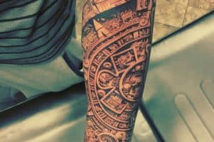 tatuajes de calendario azteca para hombres
