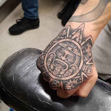 tatuajes de calendario azteca pequeño