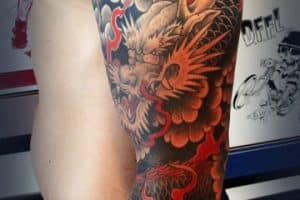 tatuajes de dragones en el brazo de colores