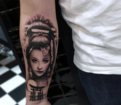tatuajes de geishas para hombres en brazo