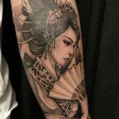 Resistencia cultural y tatuajes de geishas para hombres
