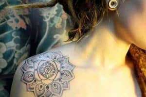 tatuajes de mandalas en el hombro faciles
