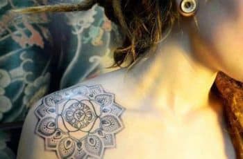 El simbolismo de los tatuajes de mandalas en el hombro