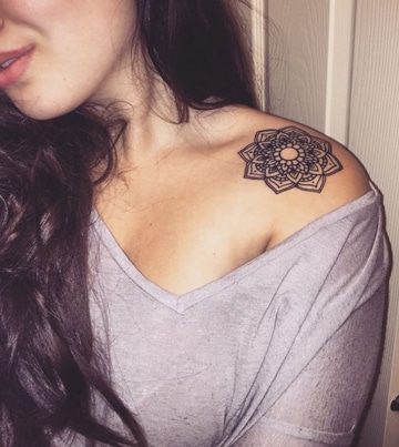 tatuajes de mandalas en el hombro pequeños