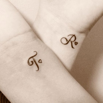 tatuajes para hacerte con tu pareja con iniciales
