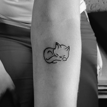 tatuajes tiernos para mujeres de gatos