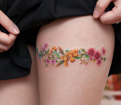 tatuajes tiernos para mujeres rosas pequeñas