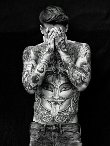 imagenes de hombres tatuados completos