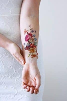 significado de rosas en tatuajes en el brazo