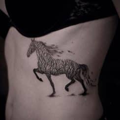 Diseños originales de tatuajes de caballos para mujer