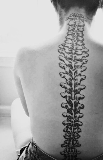 tatuajes de columna vertebral diseño simple