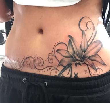 tatuajes en el vientre mujeres florales