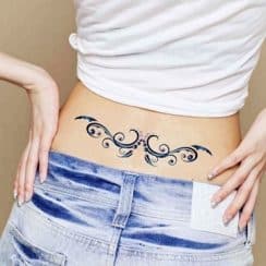 Tribales tatuajes en espalda baja para mujeres