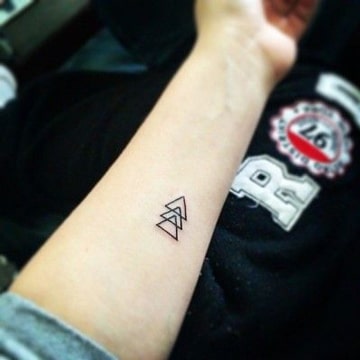 tatuajes geometricos minimalistas de triangulos