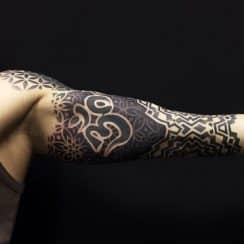 Impresionantes tatuajes hindues para hombres