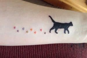 tatuajes huellas de gato tiernas
