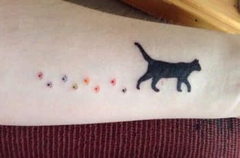 Coquetos y simbolicos tatuajes huellas de gato
