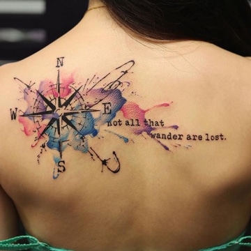 tatuajes de mapas y brujulas femeninos