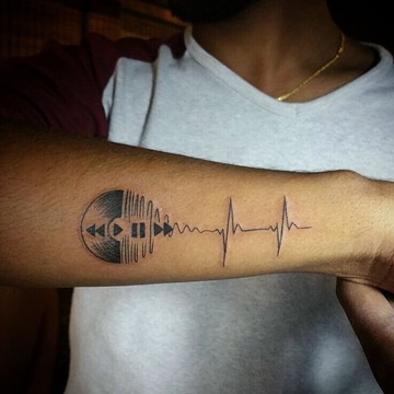 tatuajes de musica para hombres en brazo