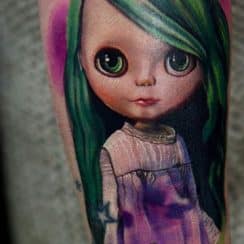 Diferentes dibujos y tatuajes de muñecas de trapo