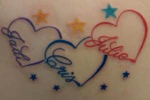 tatuajes de nombres con estrellas con corazones