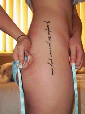 tatuajes en la cadera de mujer FRASES