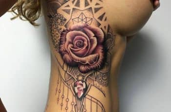 Radiantes y artisticos tatuajes en la cintura mujer