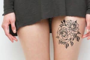 tatuajes en los muslos para mujeres tiernos