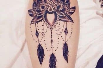Diseños originales de tatuajes para mujer en la pantorrilla