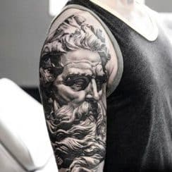 Nuevos e influyentes tatuajes romanos para hombres