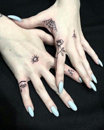 tatuajes de ojos en la mano pequeños