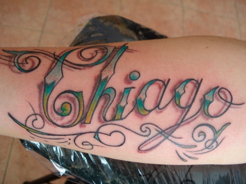 tatuajes con el nombre thiago varios colores