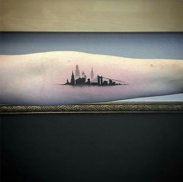 tatuajes de ciudades en el brazo pequeños