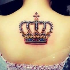 Impresionantes y realistas tatuajes de coronas a color