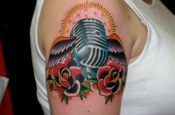 Originales diseños de tatuajes de microfonos antiguos