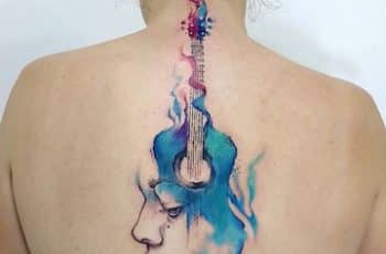 Sutiles y originales tatuajes de musica para mujeres
